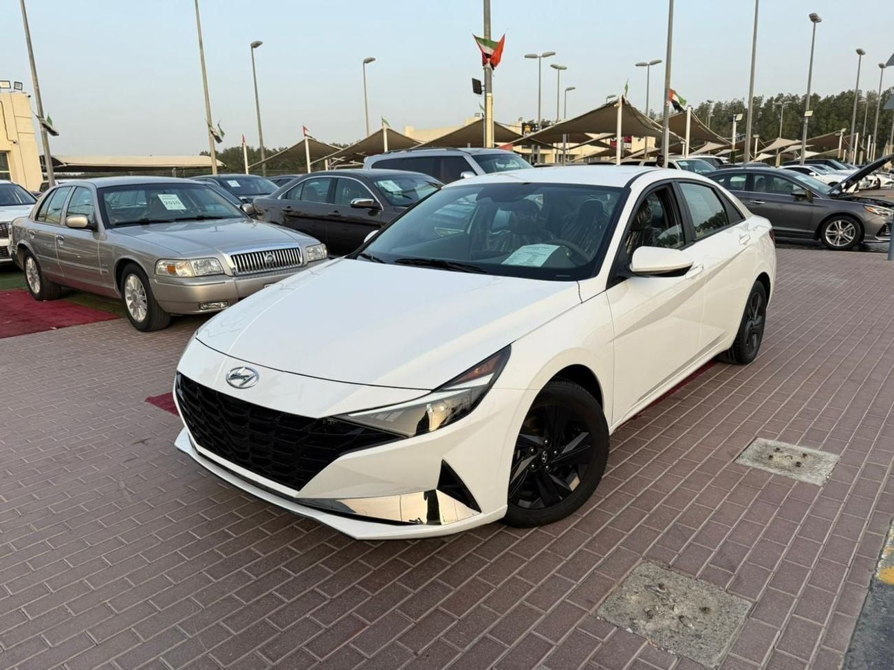 Hyundai Elantra COMFORT VERY CLEAN CAR LOW MILEAGE