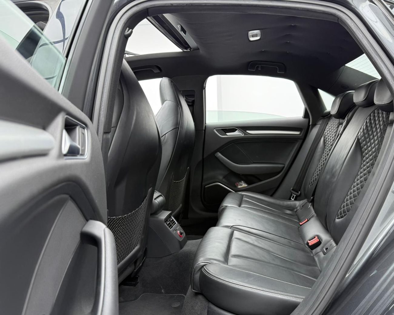 أودي RS3 TFSI quattro 2.5L (362 HP) Sedan 2016 Audi RS3 Quattro ,Full Service History ,Excellent Condition ,G