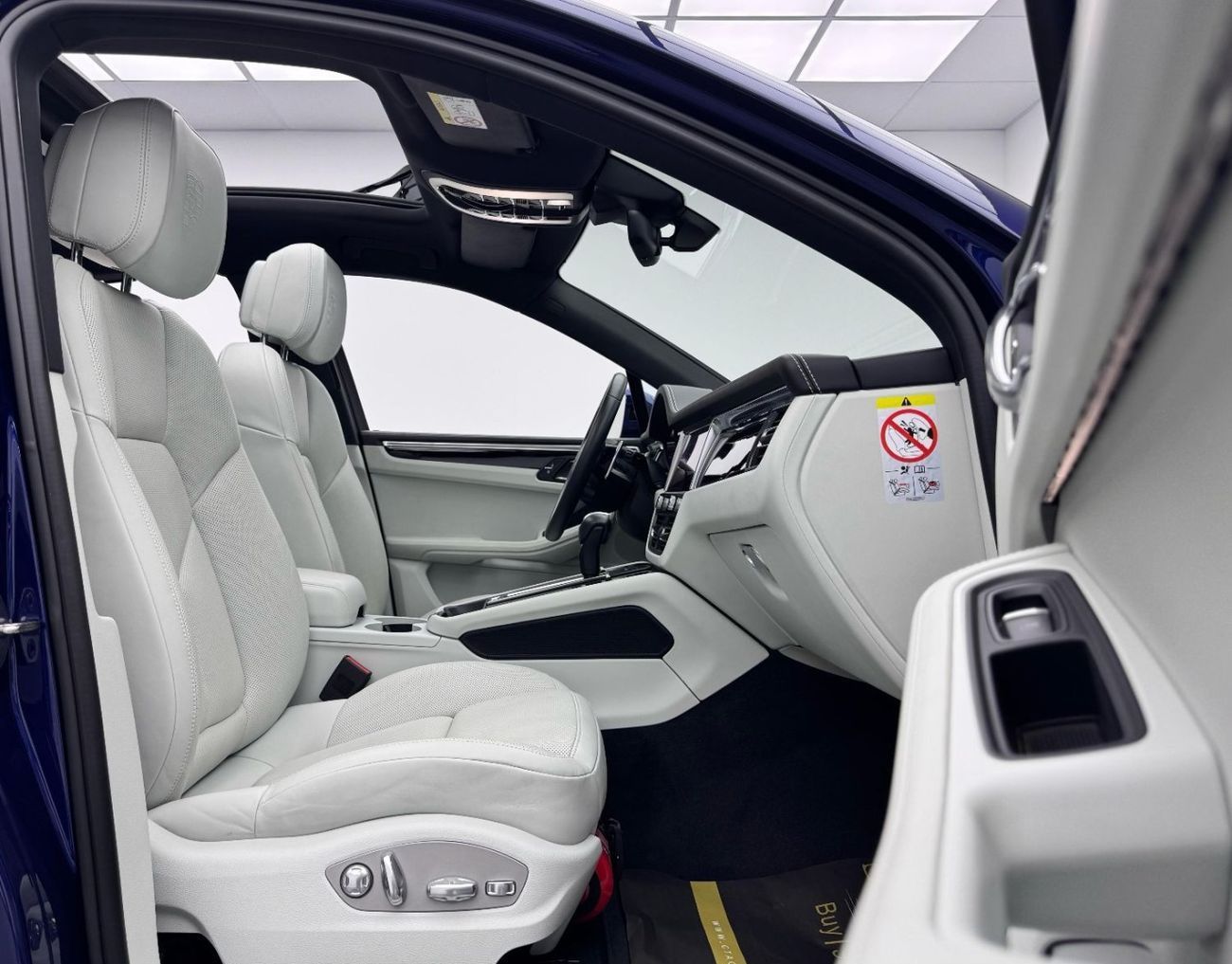 Porsche Macan Std 2.0L (252 HP) 2023 Posche Macan, 2027 Porsche Warranty, Full Porsche Service History, Very Low K