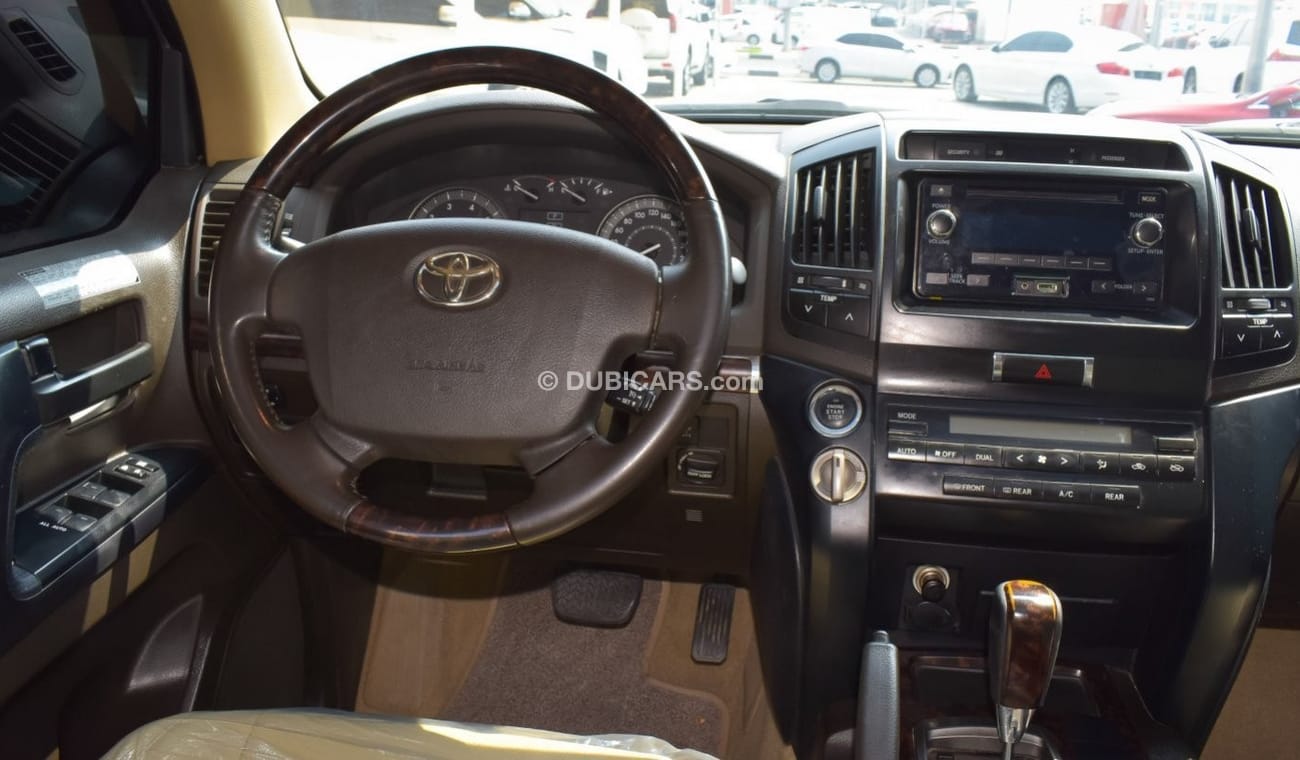 Toyota Land Cruiser GXR V6