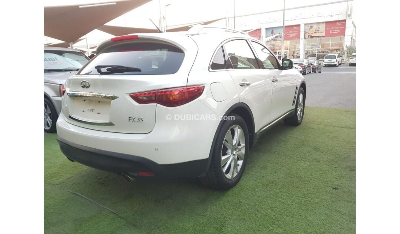 Infiniti FX35 Model 2012 Gulf white color number one, full option, in excellent condition, you do not need any exp