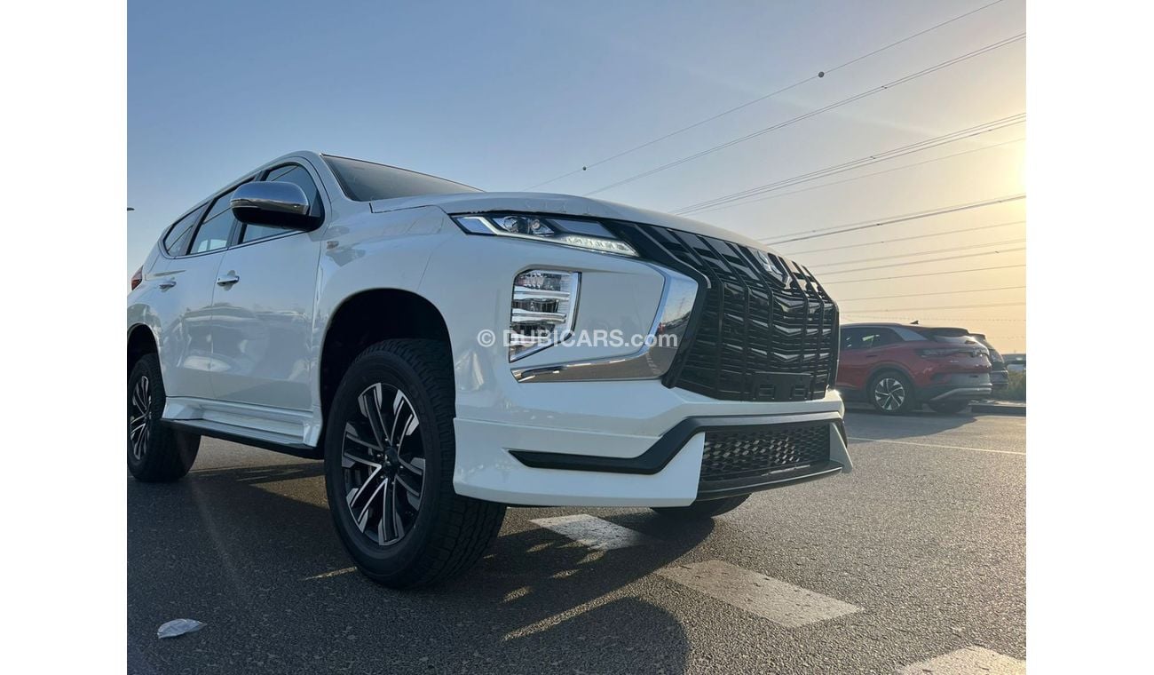 Mitsubishi Montero Montero Sport 2022 3.0L D49 | GCC specs 4x4 (Sunroof) | Body Kit | Exterior White