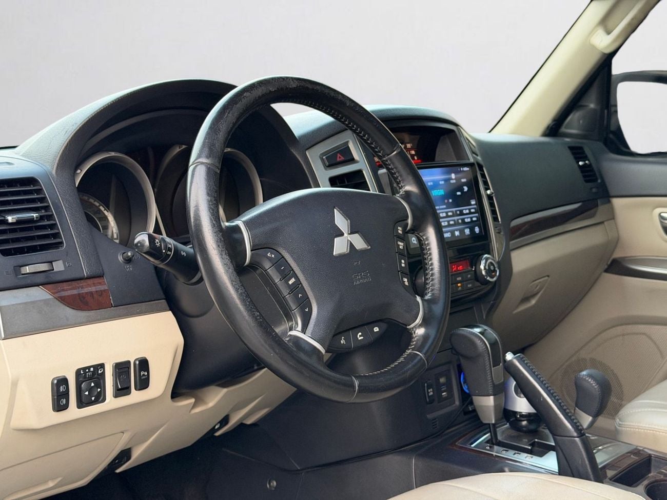 Mitsubishi Pajero GLS H/L PLATINUM 7-SEATER | MITSUBISHI PAJERO GLS | 3.8L V6 4WD | 2019 | GCC SPECS