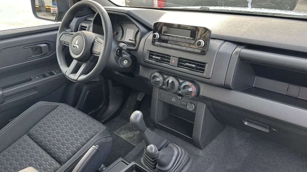 ميتسوبيشي L200 GLS 2.4L Petrol DC 4WD Manual