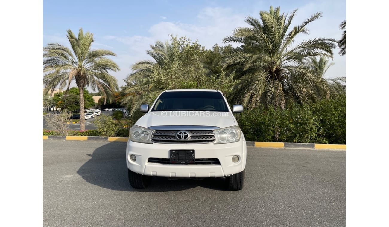 Toyota Fortuner Toyota  Fortuner (Gcc- SPEC) - 2011 - VERY GOOD CONDITION