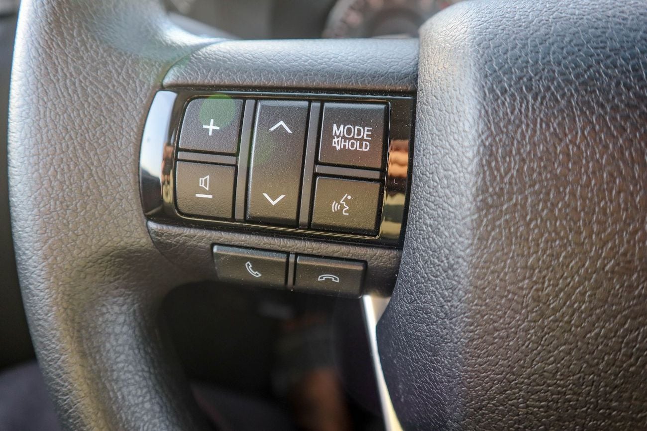 تويوتا هيلوكس Toyota Hilux (TGN126) 2.7L Pick-Up 4WD Double Cab – 2026 Model (A/T, White exterior, Red interior, w