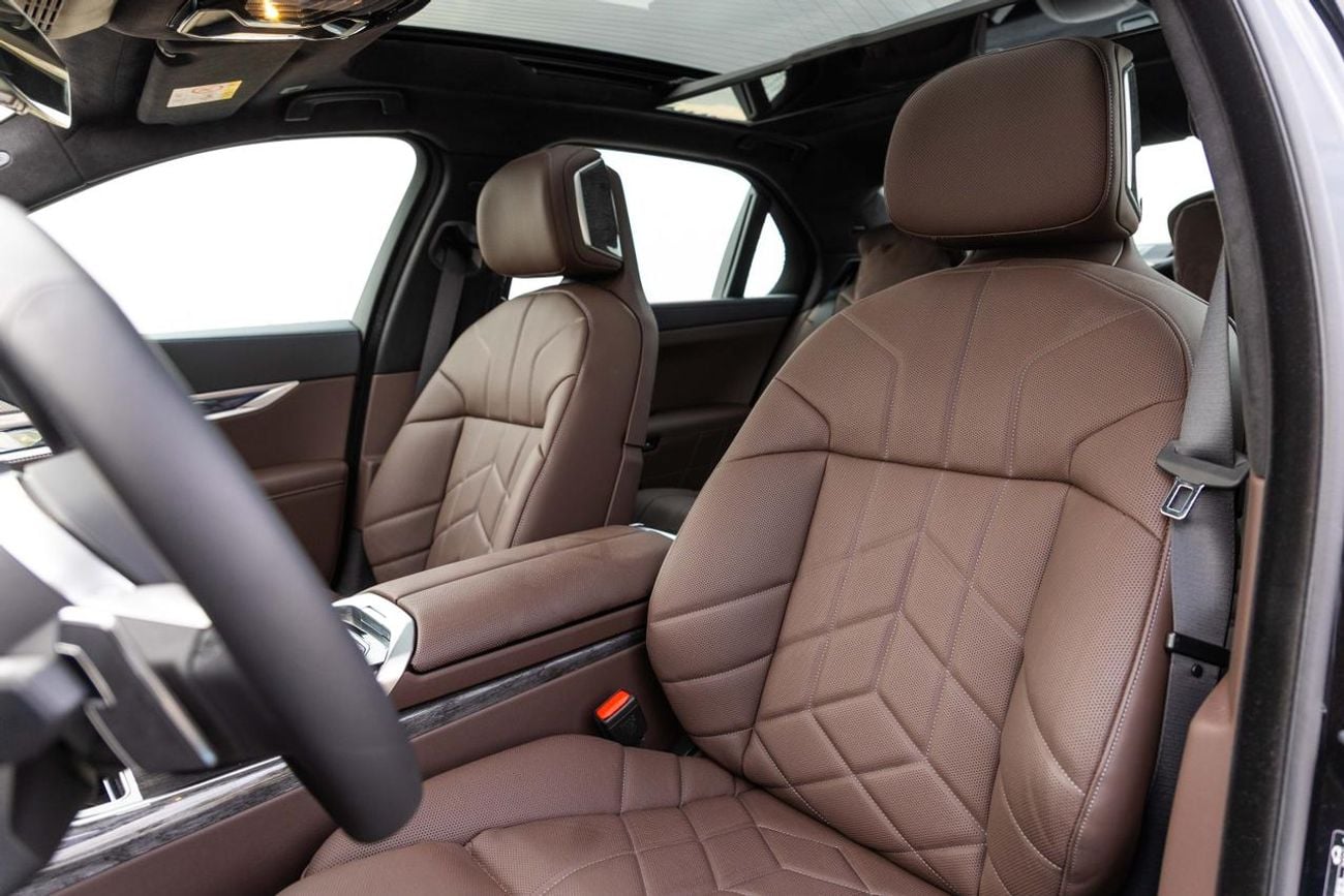 BMW 735i BMW 735i Luxury Kit + M Kit MasterClass – 2026 | GCC | Only 3,124 KM | AED 419,000