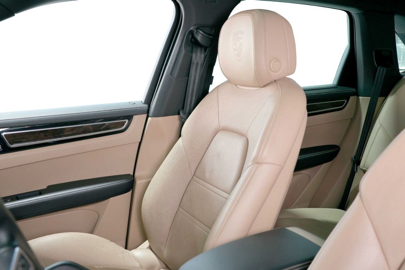 Porsche Cayenne S 2.9L (440 HP) -GCC-Al Nabooda Full Service History-Special Order-Exclusive Colour-Low Mileage