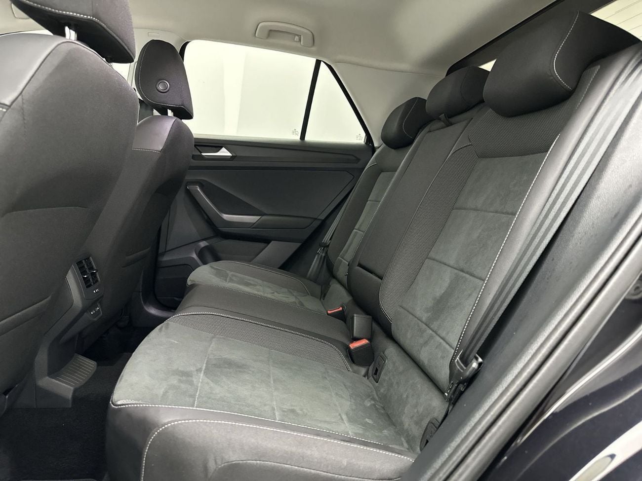 فولكس واجن T ROC Style 1.4L without sunroof 1.4L (Ref#09337) / WAS 94,900 AED - NOW 87,900 AED