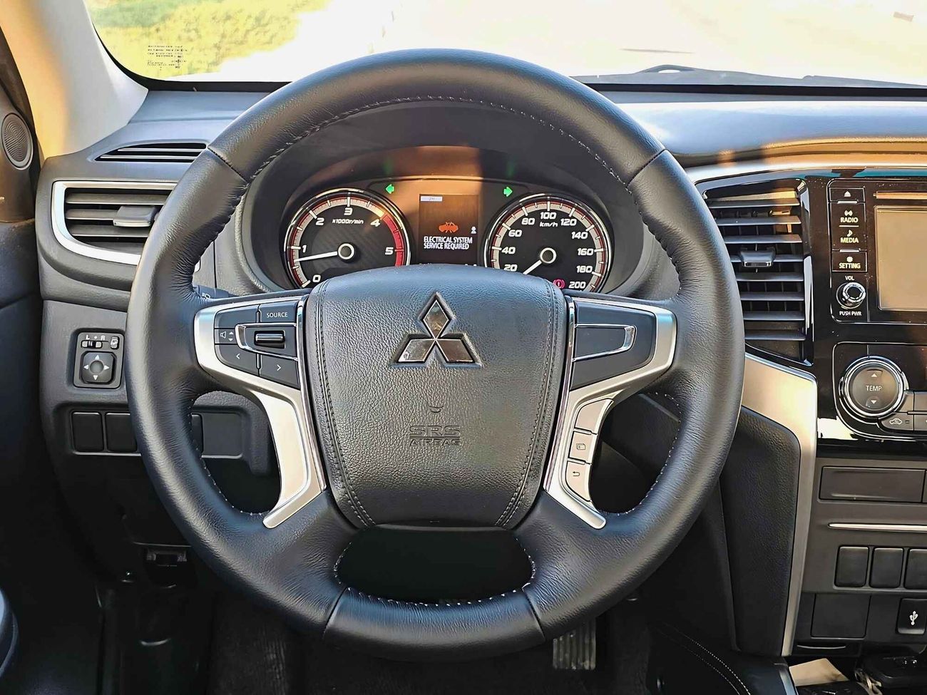 Mitsubishi L200 SPORTERO / 2.4L DIESEL / M/T / 4WD / SPECIAL OFFER / (CODE#68092)