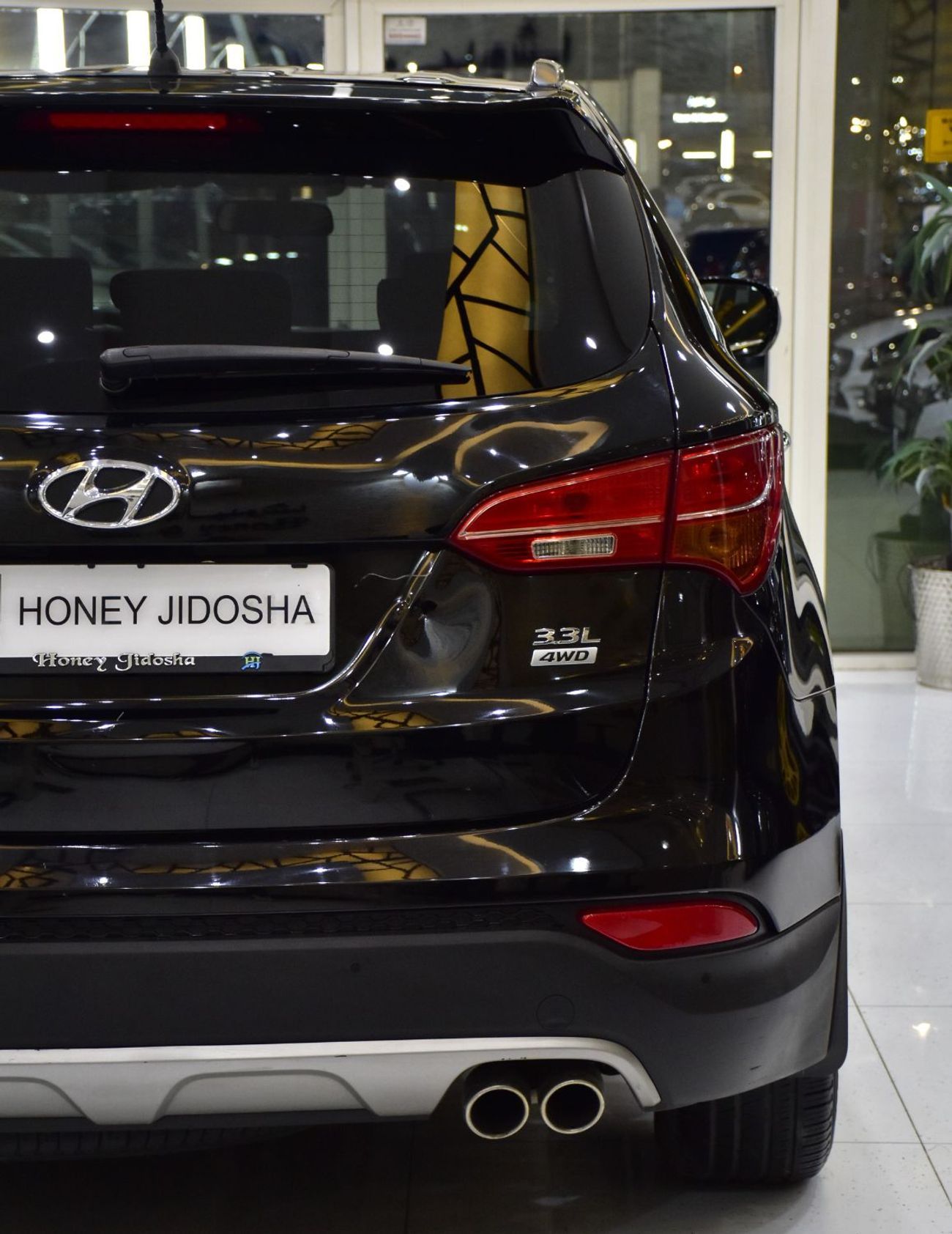 Hyundai Santa Fe EXCELLENT DEAL for our Hyundai SantaFe 4WD 3.3L ( 2014 Model ) in Black Color GCC Specs