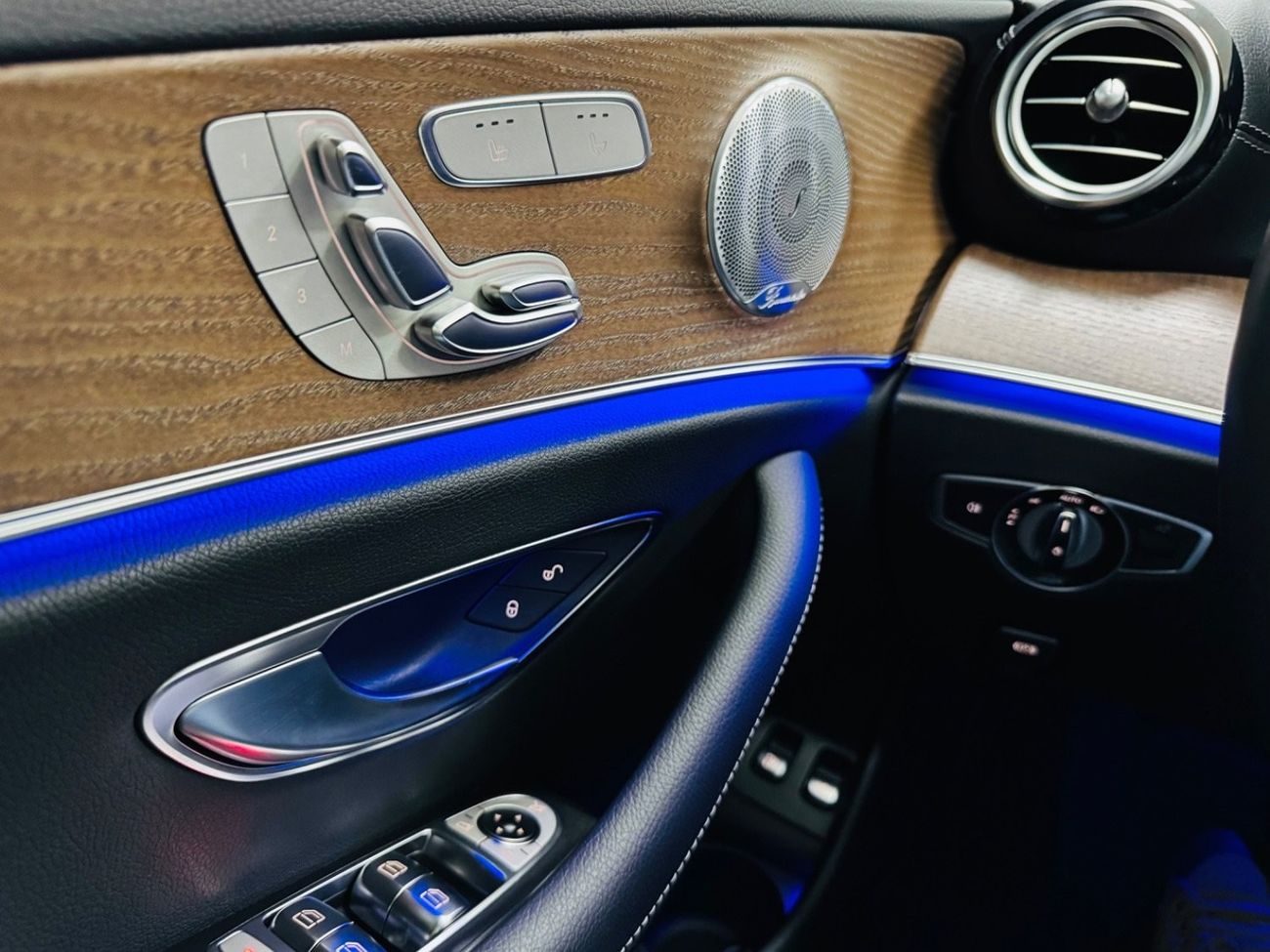 مرسيدس بنز E300 بريميوم