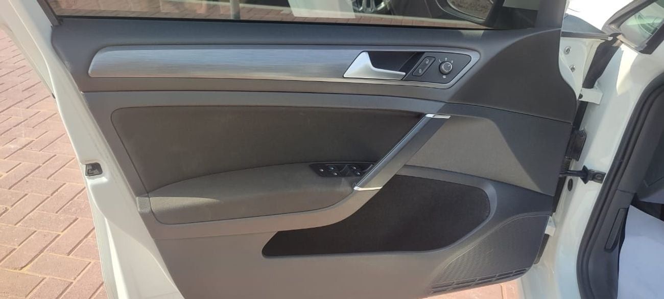 Volkswagen Golf S 1.2L