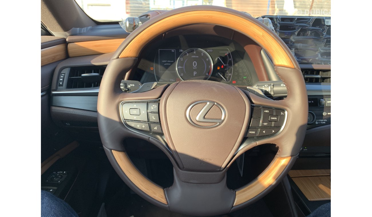 Lexus ES350 MY2019 Panoramic Sunroof,Blind Spot , GCC