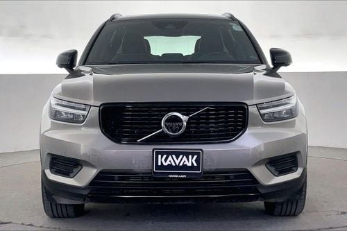 فولفو XC 40 T4 R Design | National Day Celebration | شامل الضمان | 0 ﺪﻔﻋﺓ ﺃﻮﻟﻯ