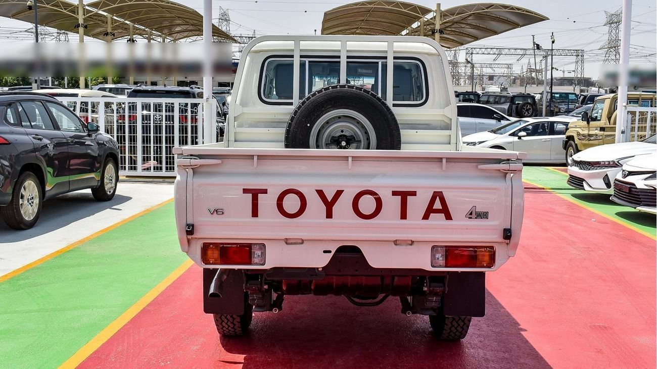 Toyota Land Cruiser Pick Up 4.0L V6 Double Cabin M/T