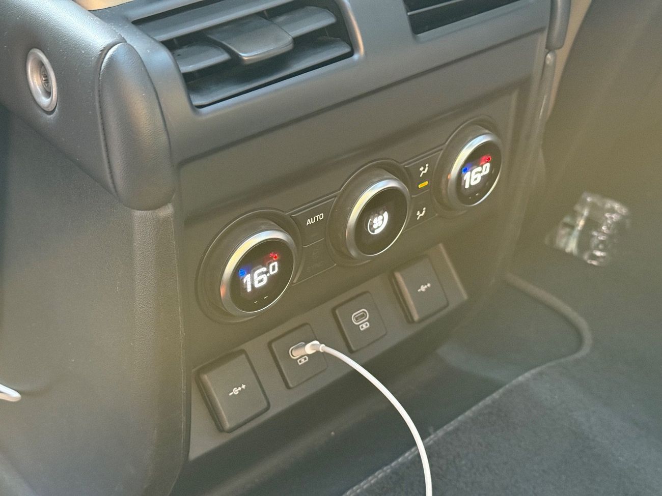 Land Rover Defender 90 SE P400 3.0L