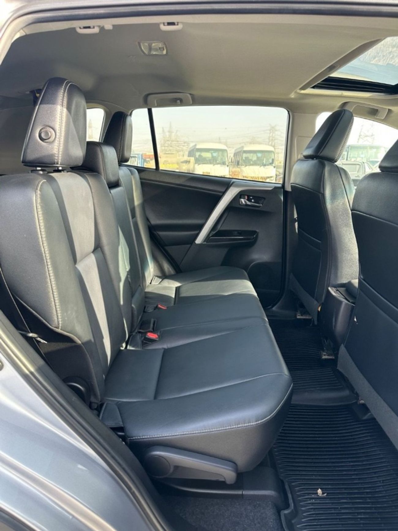 تويوتا راف ٤ Limited 2.5L push start, leather seats, Power seats,sunroof