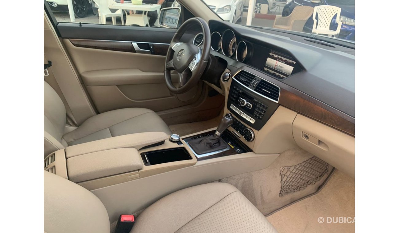 مرسيدس بنز C200 Mercedes C200_Gcc_2013_Excellent_Condihion _Full option