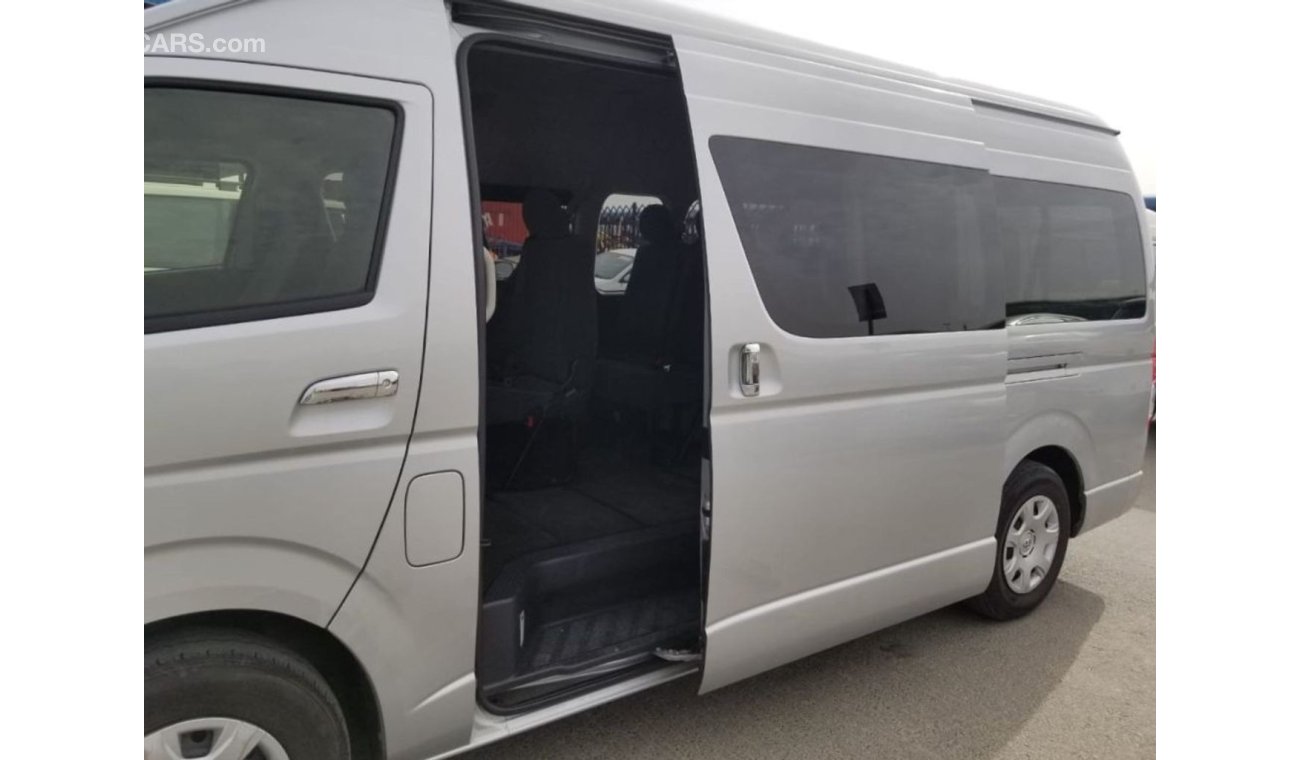 تويوتا هاياس Hiace Commuter RIGHT HAND DRIVE (Stock no PM 565 )