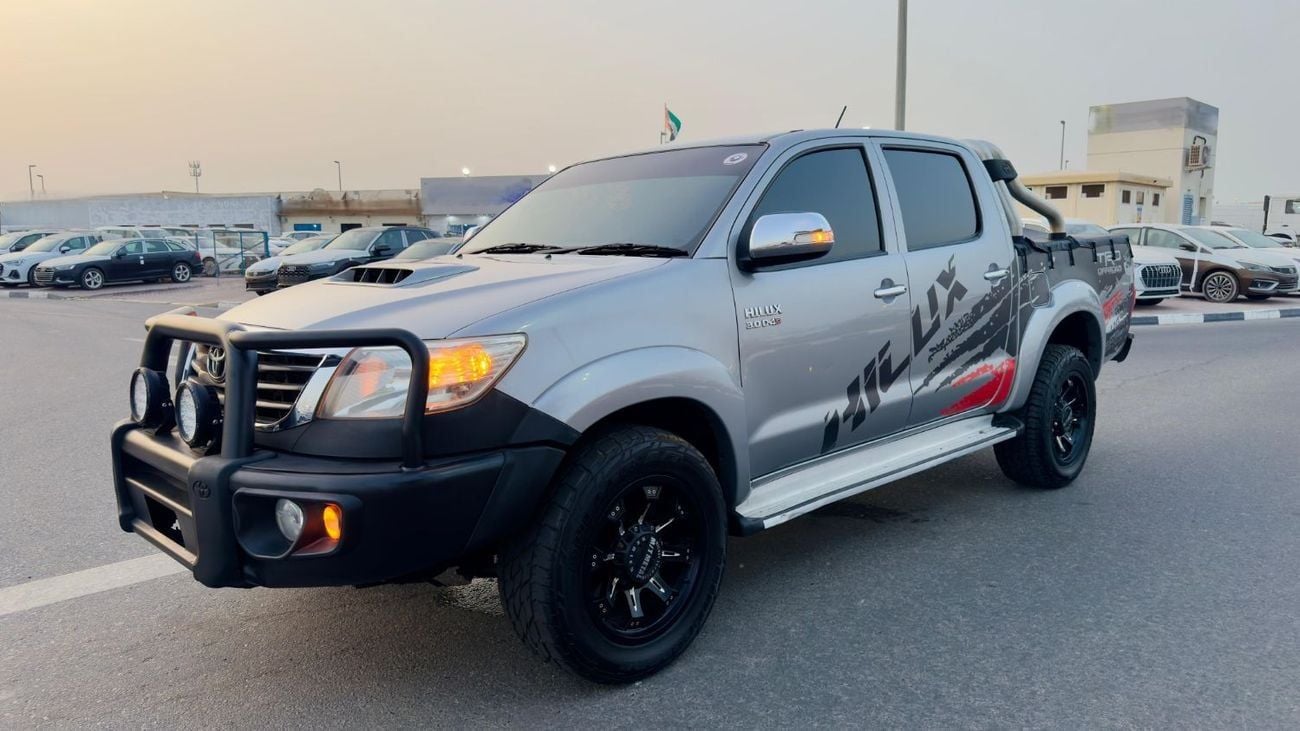 Toyota Hilux DOUBLE CABIN | 3.0L DIESEL | BULL BAR + ROLL BAR | RHD | AUTOMATIC  TRANSMISSION | 2015