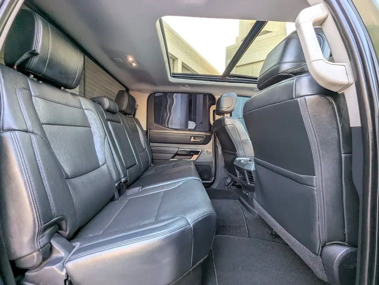 تويوتا تاندرا CREWMAX LIMITED EDITION 4X4 PANORAMIC ROOF IN EXCELLENT CONDITION