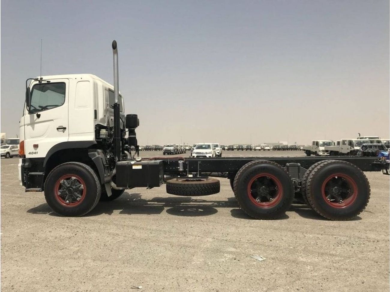 Hino 700 4041  100 ton