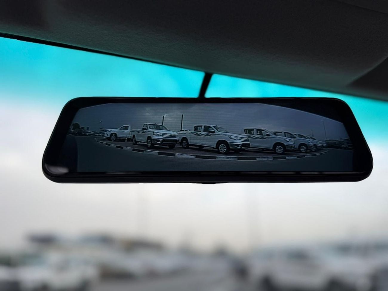 Toyota Hilux 2.7L GLX-S FULL WITH WIRLESS CHARGER AND COMPRESSOR OMANI