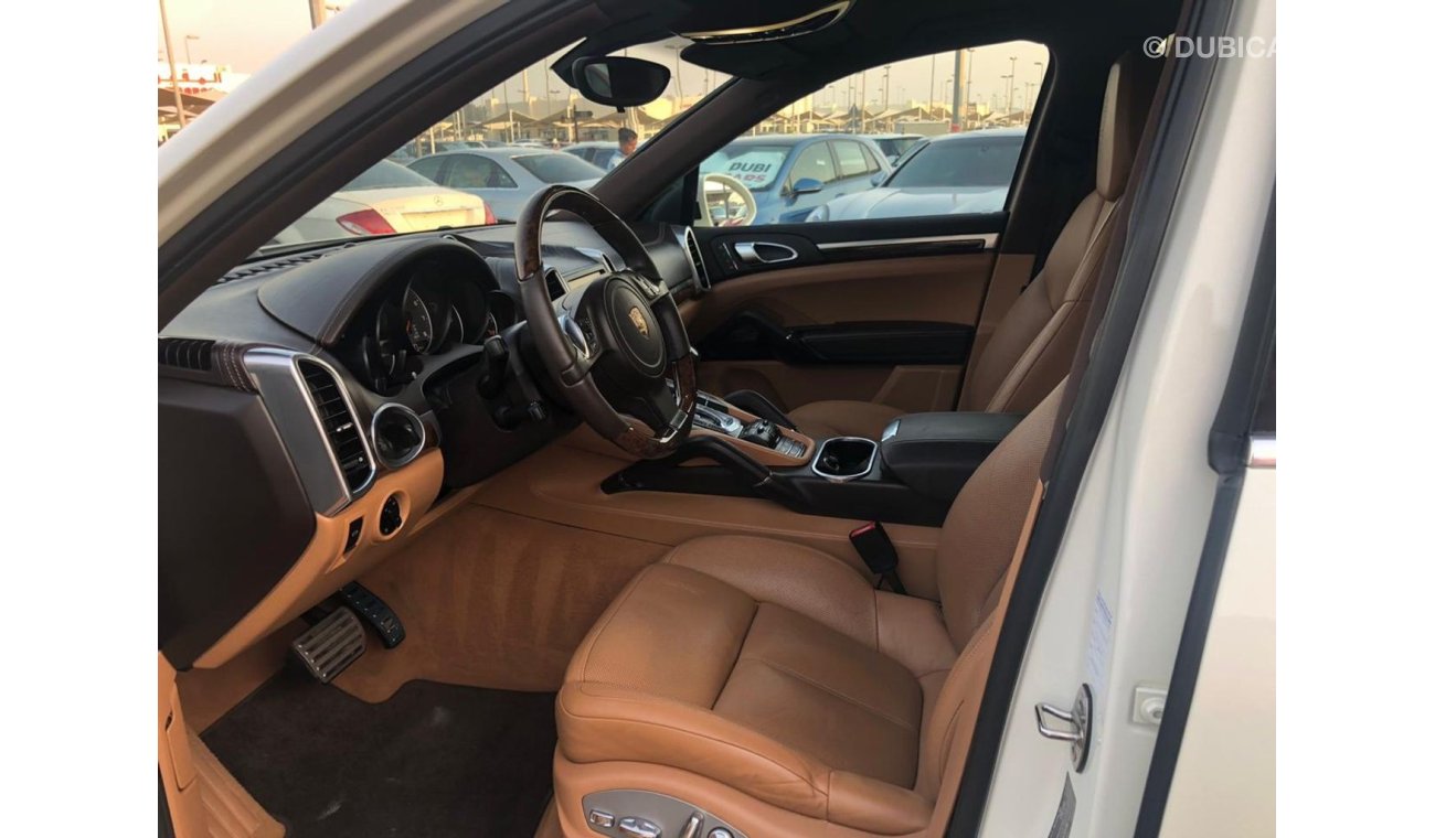 Porsche Cayenne Porsche cayanne S model 2011 GCC car prefect condition full option low mileage no paint