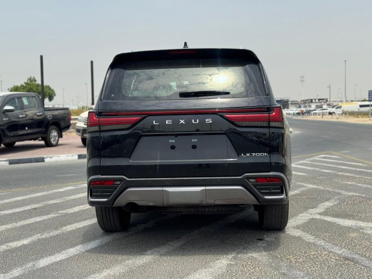 لكزس LX 700h SIGNATURE