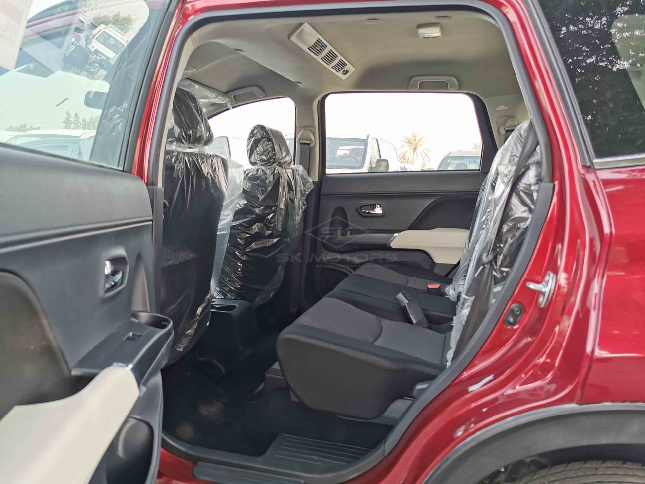 Toyota Rush 1.5L Petrol, 17" Rims, Roof A/C Ventilator, Front Defogger Control, Fabric Seat (CODE # TRGC04)