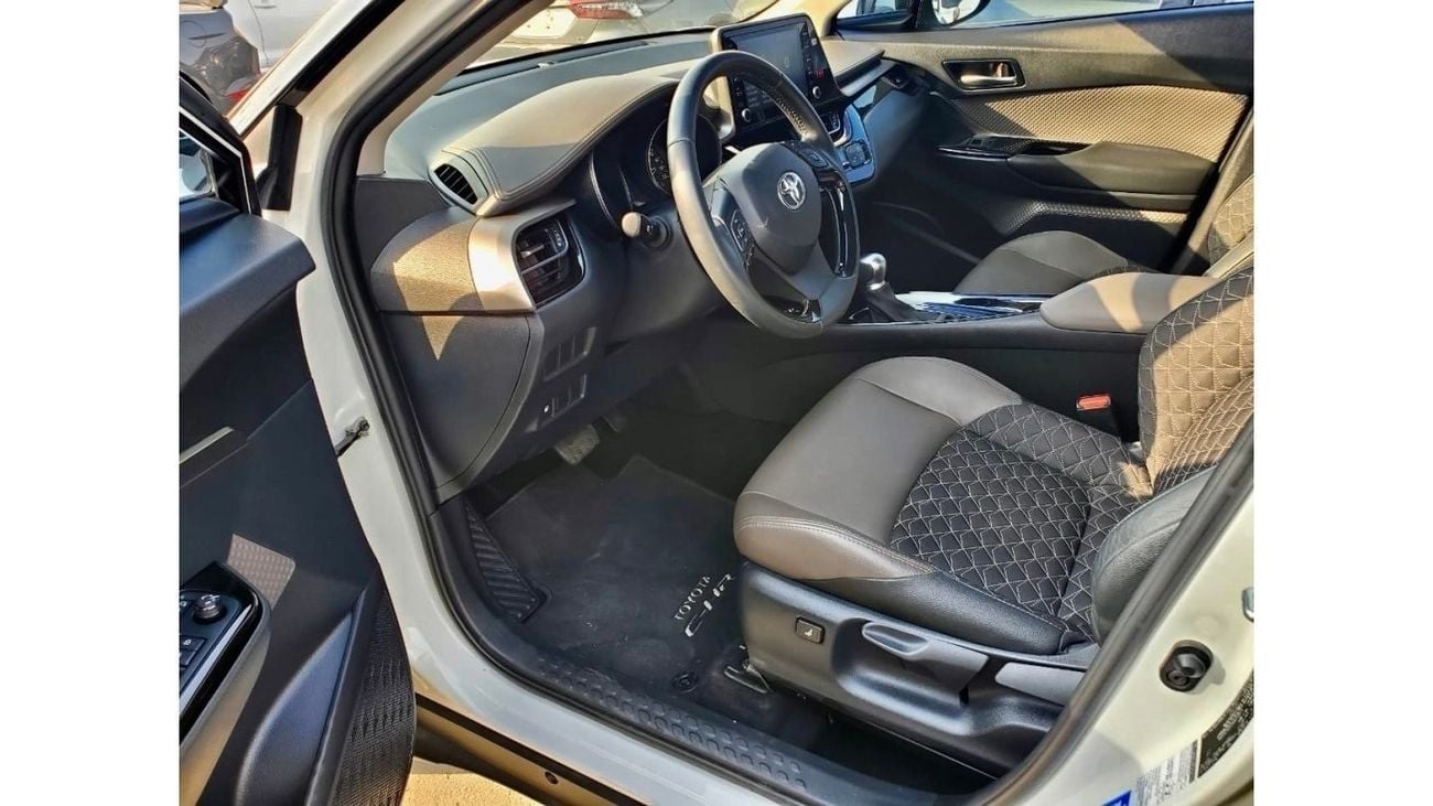 Toyota CHR Toyota C-HR Hybrid 2021 (1.8L) GCC Specs Full Option