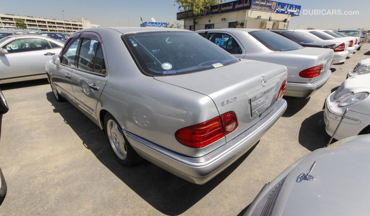 Mercedes-Benz E 320