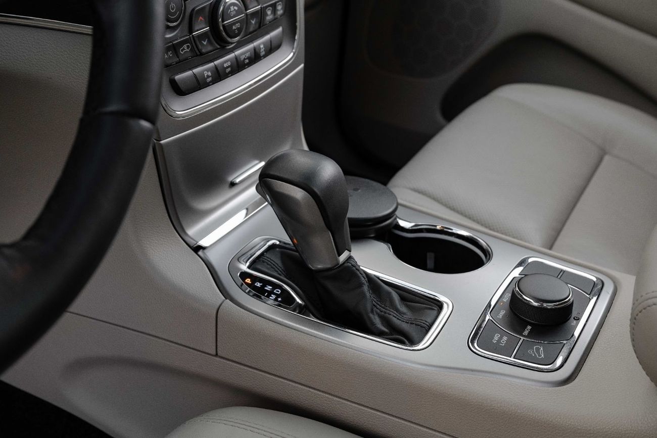 Jeep Grand Cherokee Limited V8 | 2,350 P.M  | 0% Downpayment | Immaculate Condition!