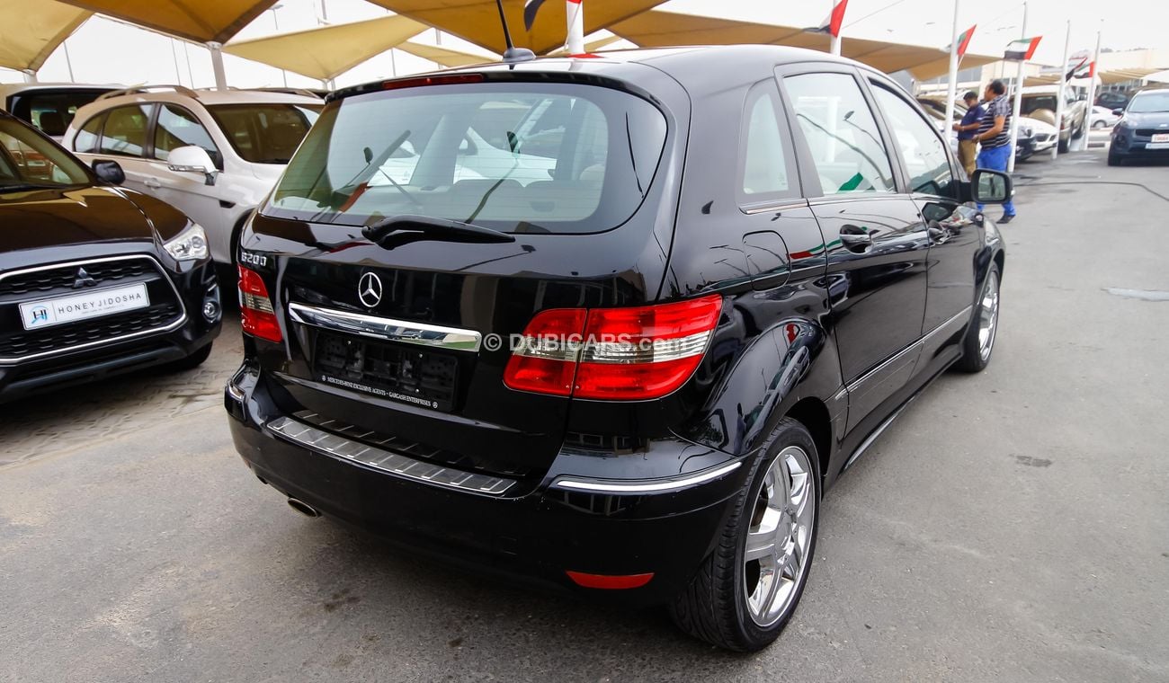 Mercedes-Benz B 200