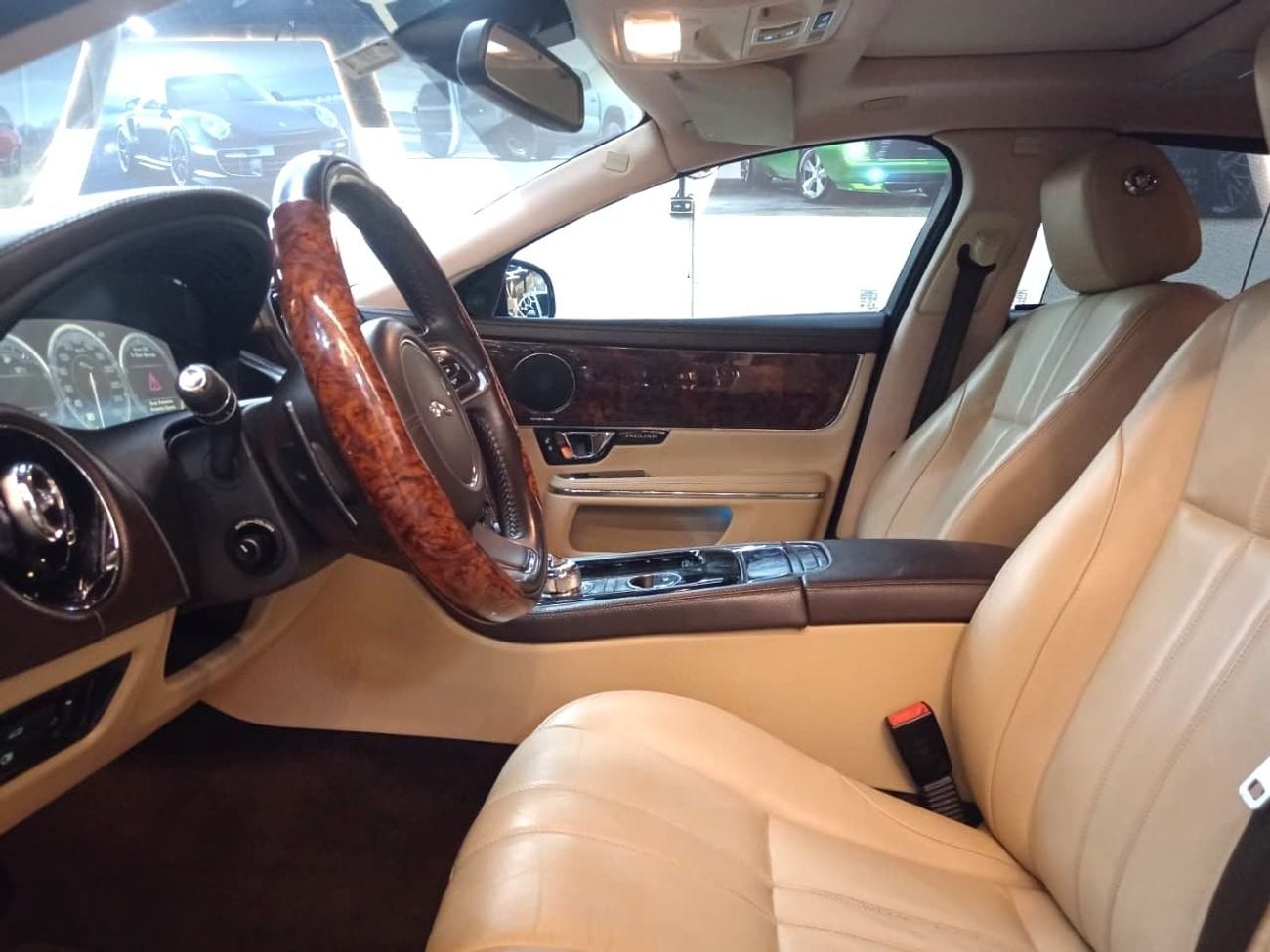 جاكوار XJ LUXURY LWB (LWB) - GCC Specs - Pristine Condition