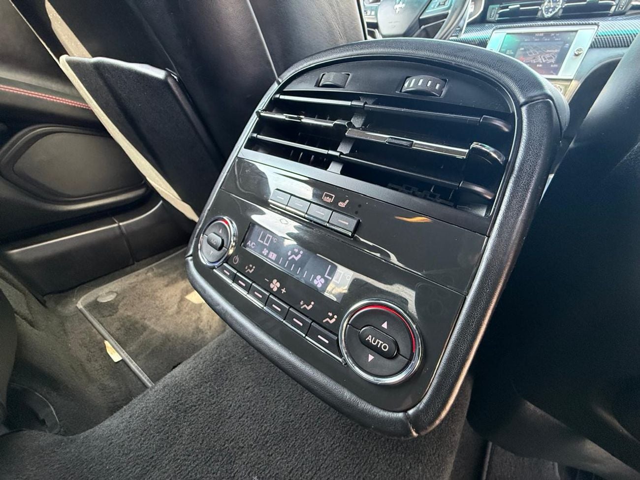 Maserati Quattroporte S 3.0L (350 HP) RAMADAN OFFER MASERATI QUATTROPORTE S 2015 GCC CARBON F  FULL OPTIONS IN LOW MILEAGE