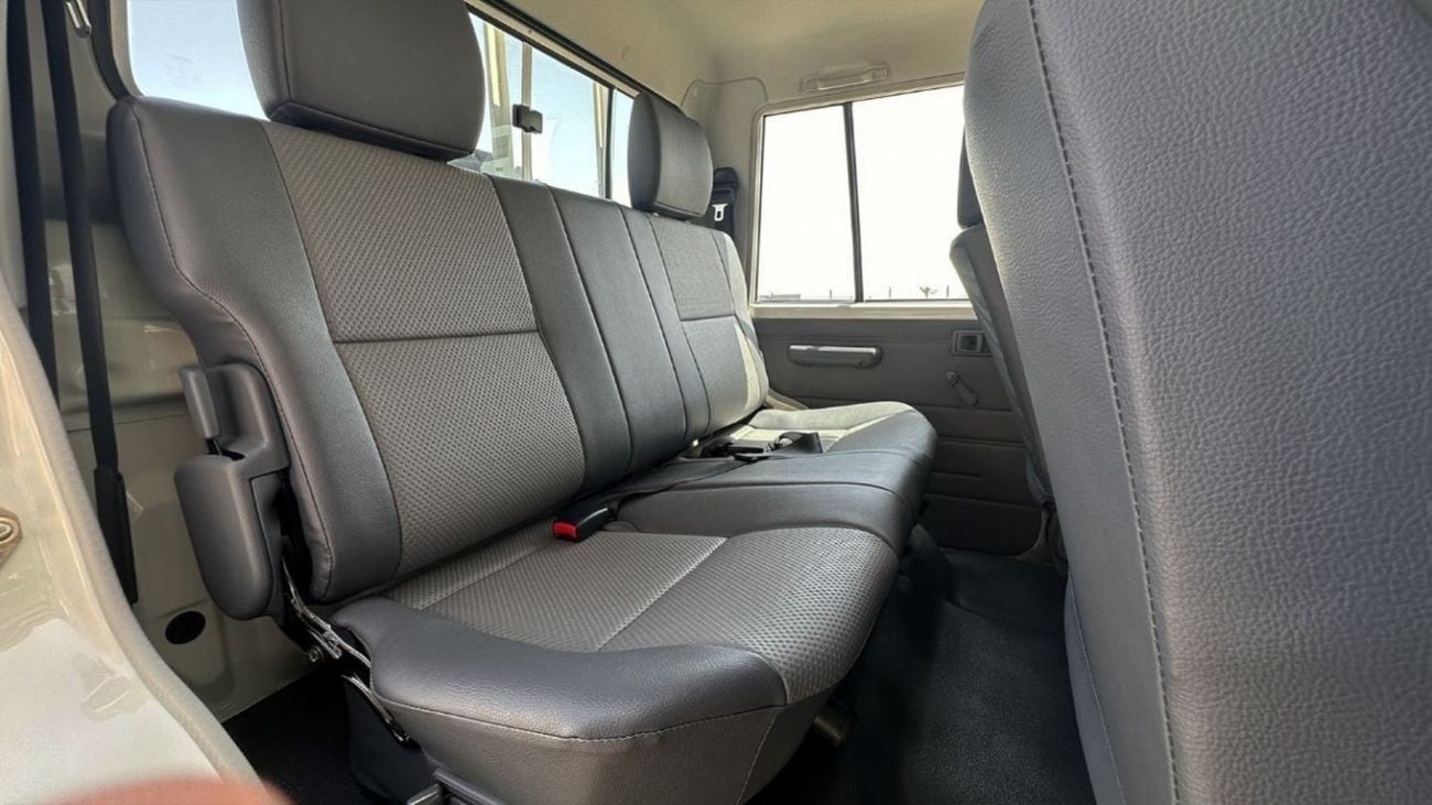 Toyota Land Cruiser Pick Up Toyota Land Cruiser 79 4.2L DSL DC Basic MT