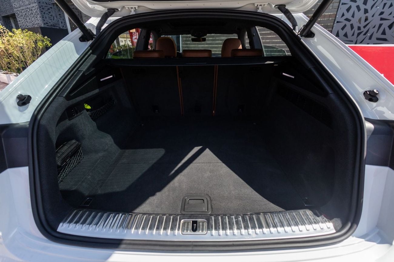 Audi Q8 55 TFSI S-LINE LUXURY Audi Q8 55TFSI Quattro S-Line 2023 GCC | Agency Warranty | Service Contract