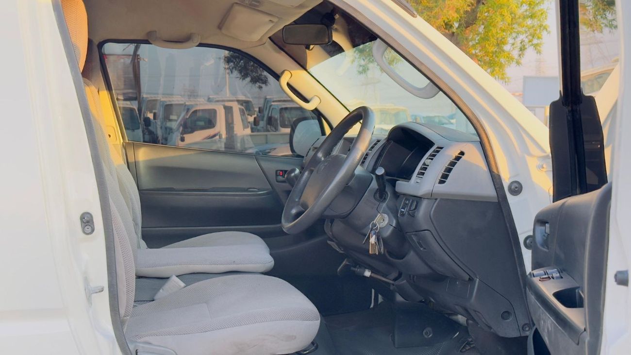 Toyota Hiace PREMIUM CONDITION | 2.5L DIESEL | MANUAL TRANSMISSION | 14 SEATERS