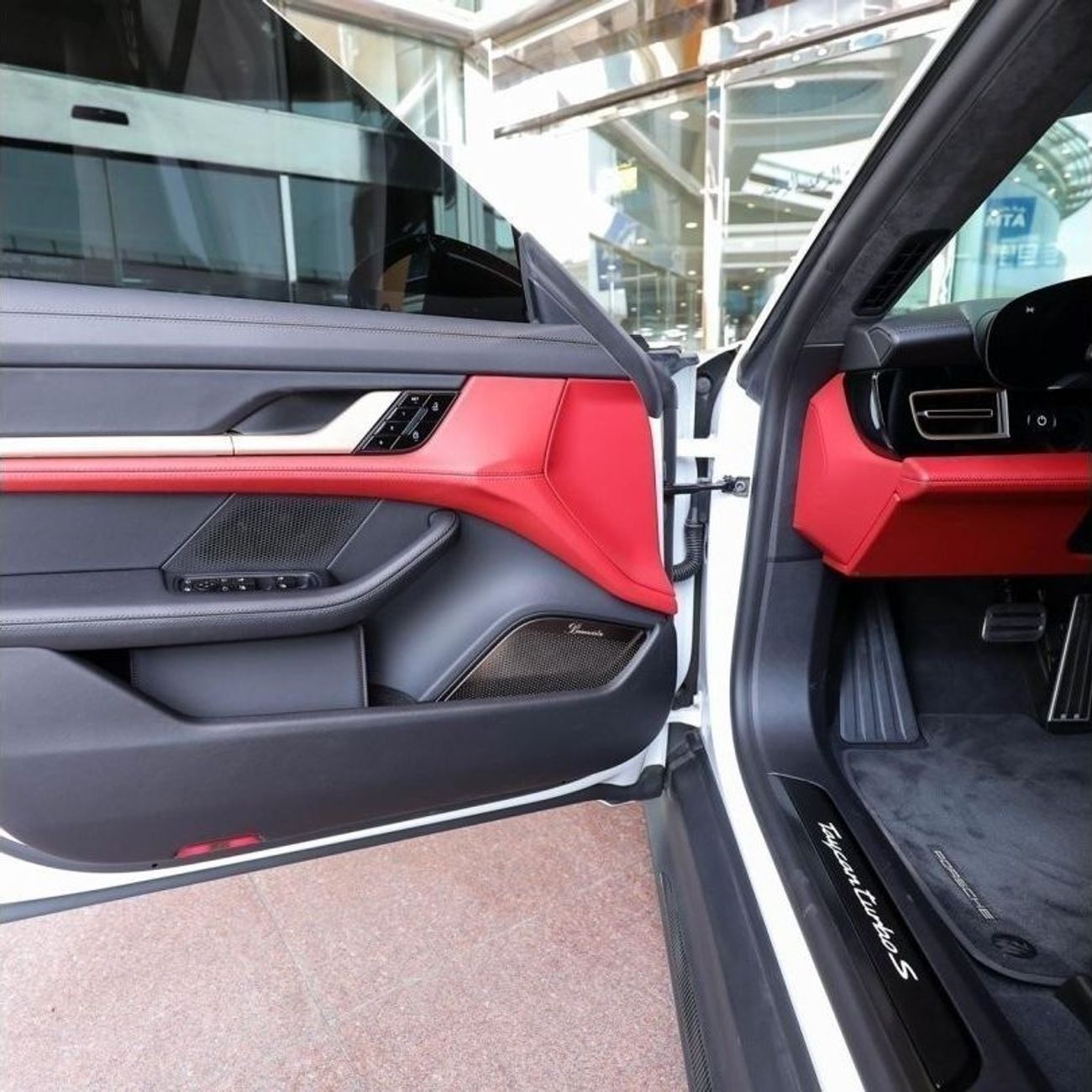 Porsche Taycan TURBO S