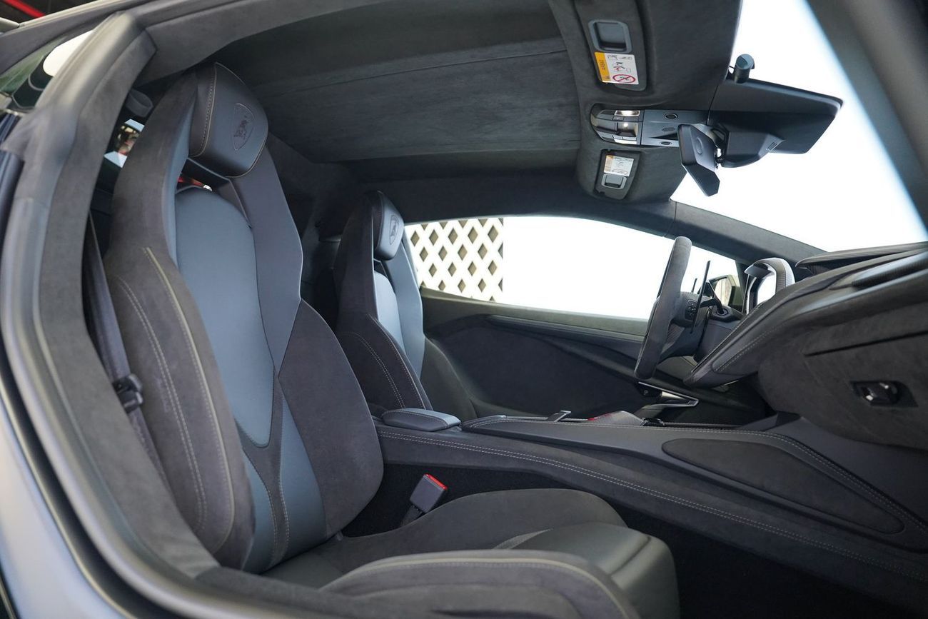 لامبورغيني ريفويلتو SPORTIVA 6.5L V12 Hybrid