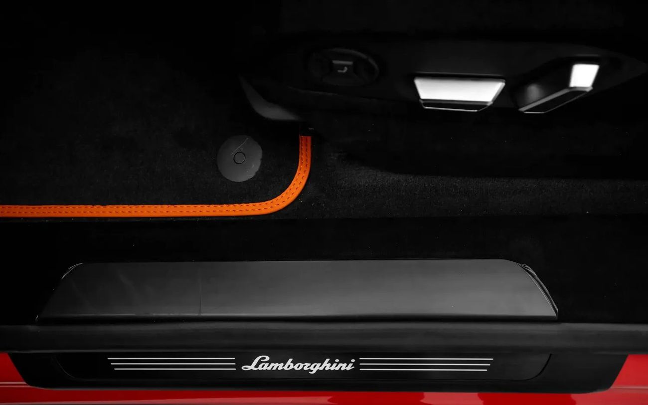 لامبورغيني اوروس 4.0T V8 Performante With Akrapovic Exhaust - Euro Spec