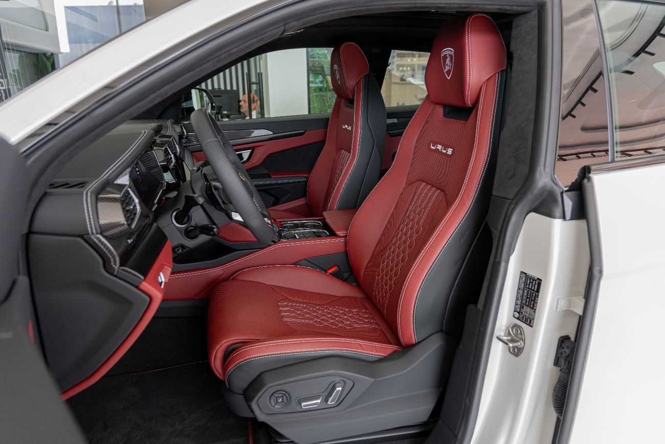 لامبورغيني اوروس S 4.0T V8 Lamborghini Urus S | Carbon Interior | Low Mileage 2024 (Warranty Available)