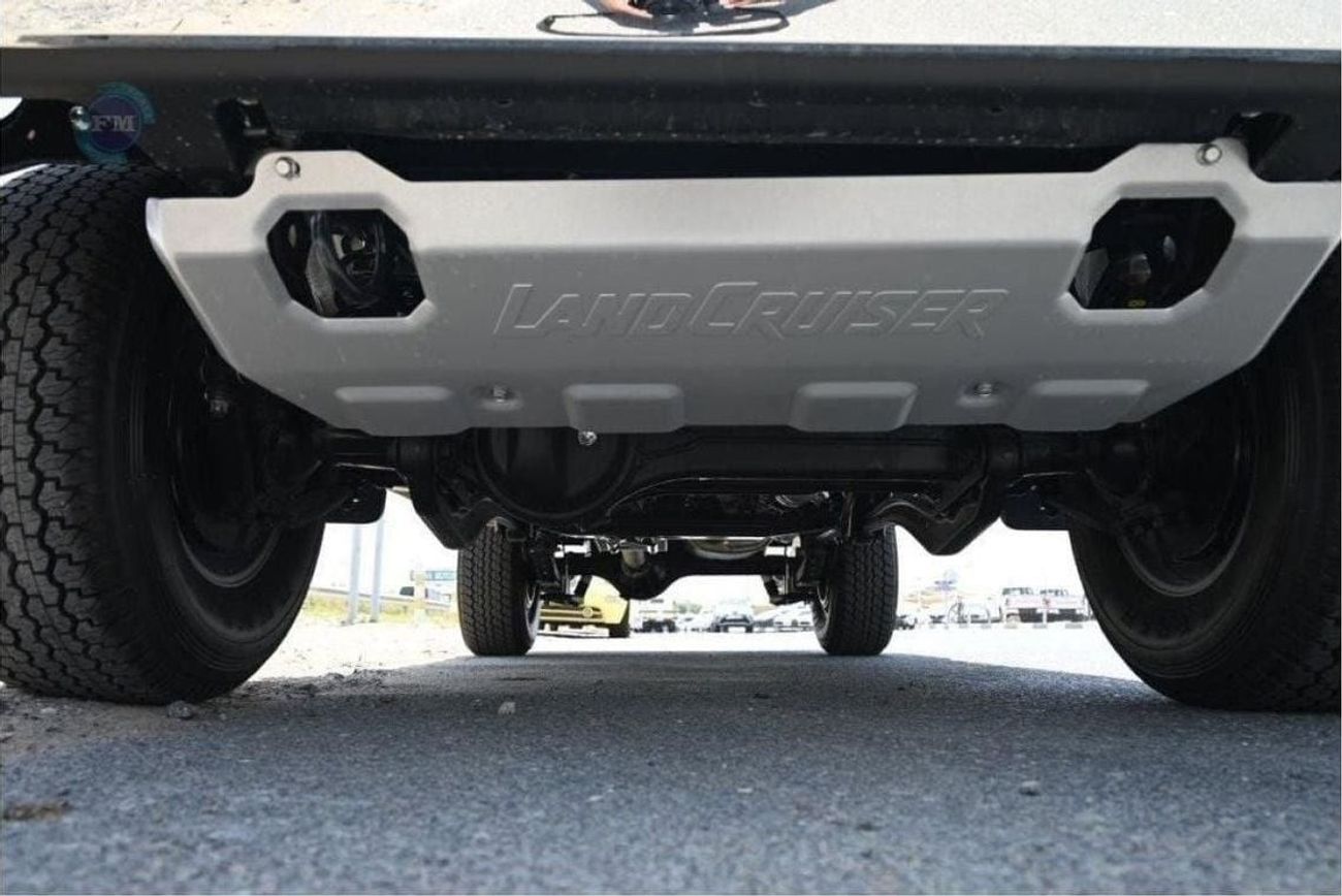 تويوتا لاند كروزر 70 76 4.0L Petrol Manual