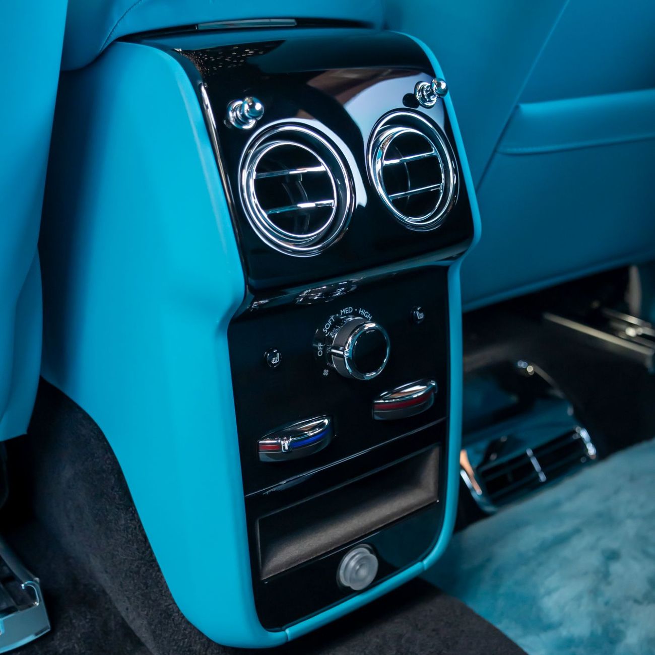 Rolls-Royce Cullinan 2024 ROLLS ROYCE CULLINAN BLACK BADGE DONE ONLY 6000KM