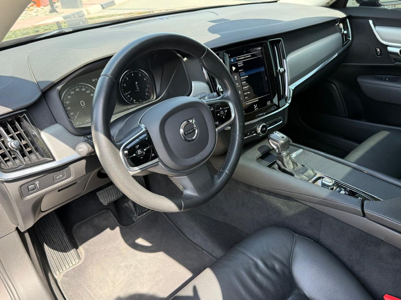 Volvo S90 T5 Momentum 2.0L SPECIAL RAMDAN OFFER VOLVO S90T5 UNLIMITED BRIGHT MOMENTUM 2021 GCC FULL SERVICE HI