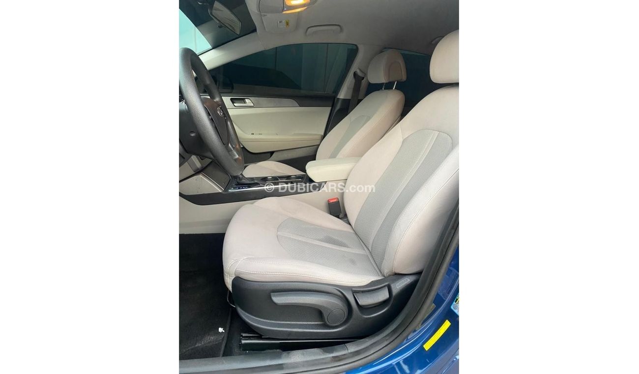 Hyundai Sonata SE Hyundai sonata 2016 Mileage 142.000 miles  Price 30.000 dirhams  4Cylinder,  Very clean inside an