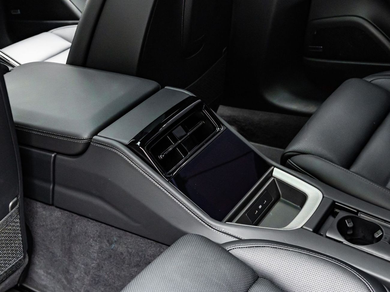 بورش باناميرا Base