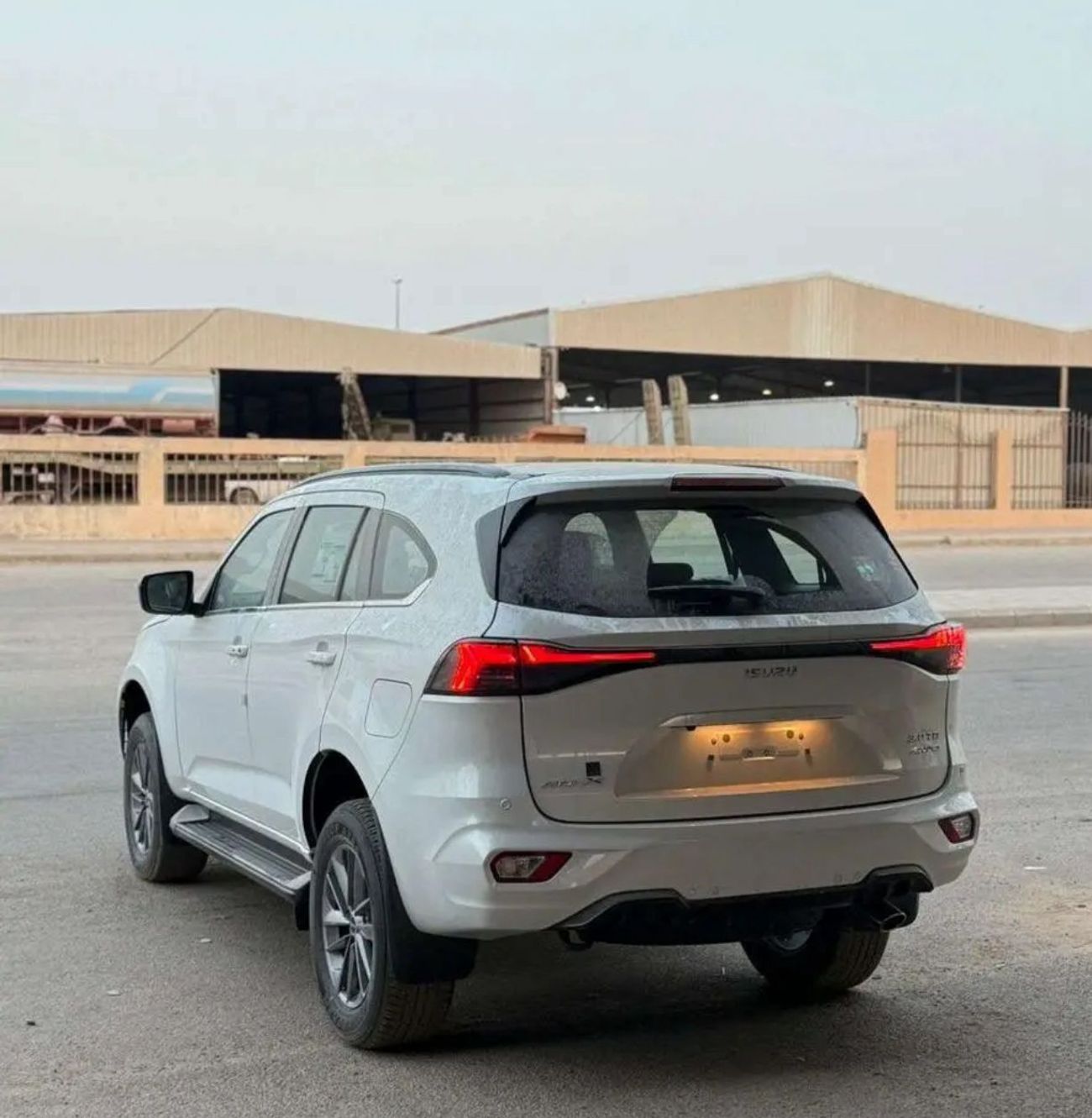 إيسوزو MU X إيسوزو MU-X ديزل 3.0 تيربو – فل أوبشن | متوفر الآن